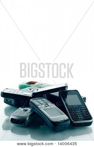 Mucchio di telefoni tonici blu