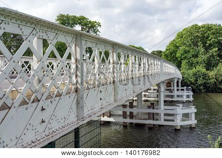 An old bridge over the River Thames at Pangbourne in Berkshire.