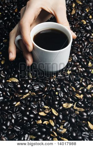 Šálek kávy na straně