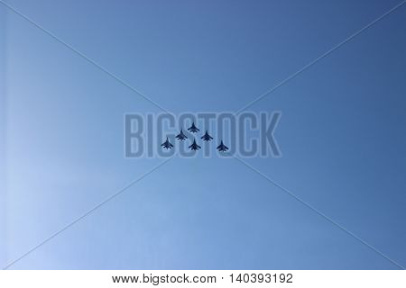 Jets flying in beautiful shape in the sky
