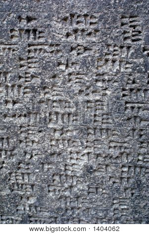 Cuneiform kirjallisesti