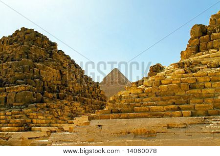 Pyramid ruiner