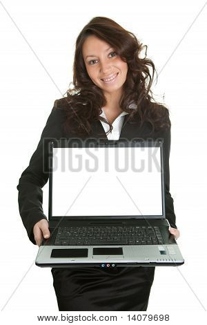 Mujer de negocios que presenta laptopn