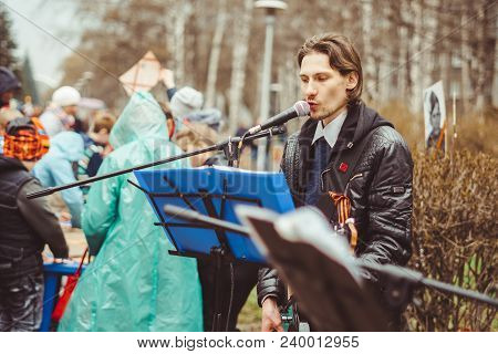 Russia, Siberia, Novokuznetsk - May 9, 2017: Musicians Sing Songs On The Street On Victory Day
