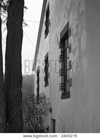 Sul lato della casa con Windows