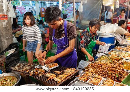 Man Prepare Prawns For Sale
