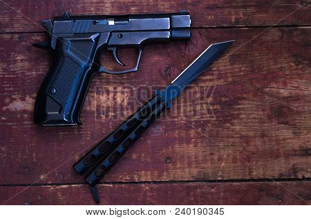 Firearms. Cutting Weapons.