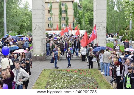 Ukraine, Kiev - 05.9.2016: People Celebrate The Day Of Victory In The Streets Of The City, A Militar