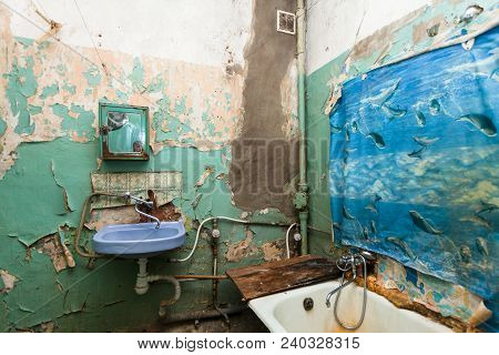 Saint-petersburg, Russia - November 10, 2016: Place For Refugees In The Apartment For Temporary Peri