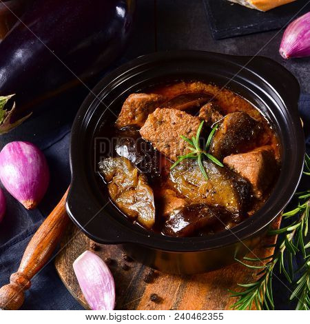 Eggplant Casserole - (melitzanes Me Kreas Sti Katsarola)
