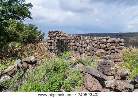 Ruins Of Ancient Jewish Settlement Umm El Kanatir - Mother Arches On The Golan Heights