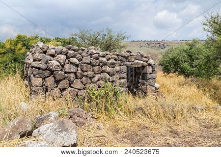 Ruins Of Ancient Jewish Settlement Umm El Kanatir - Mother Arches On The Golan Heights