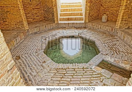 Meybod, Iran - May 6, 2015: Water Storage Tank In Shah Abbasi Caravanserai Turned Into A Museum.