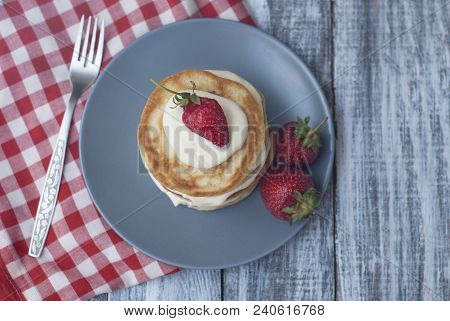 Sweet Pancakes With Cream And Strawbery. Health Breakfast Fruit Berry Vitamine Gray Rustic Backgroun