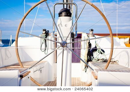 Lenkrad auf Boot