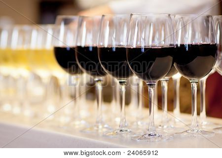 Gläser Rotwein