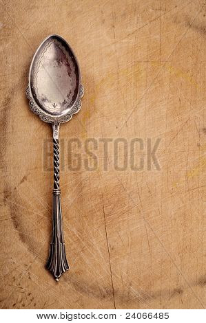 retro desset lžíce na starý dřevěný stůl pozadí