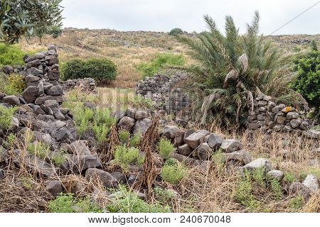 Ruins Of Ancient Jewish Settlement Umm El Kanatir - Mother Arches On The Golan Heights