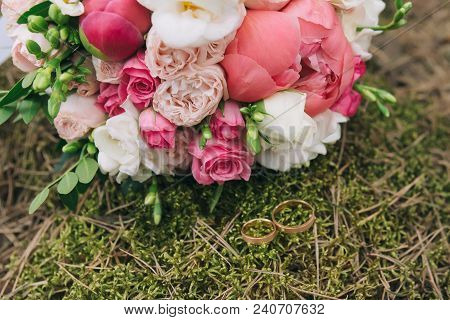 Bouquet Of Flowers. The Bride's Bouquet. Bridal Bouquet. Floristics. Wedding Rings.