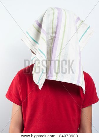Enfant avec la tête cachée de Duster