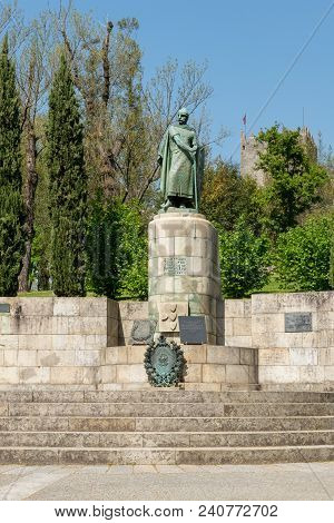 Guimaraes, Portugal - Circa April 2018: Statue Of The First King Of Portugal D. Afonso Henriques. Gu