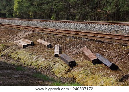 The Length Of The Railway Track. Parts. Asociative. Abstract Details