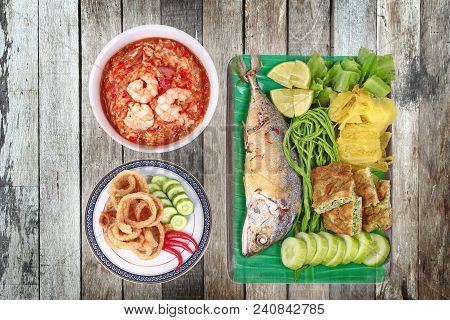 Isolated Of Fresh Shrimp Chili Dip As Nam Prik Kung Sod  In Thai And Dish Of Deep Fired Mackarels,ve
