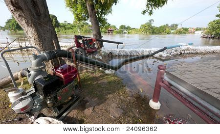 Stagione del monsone In Ayutthaya, Thailandia 2011