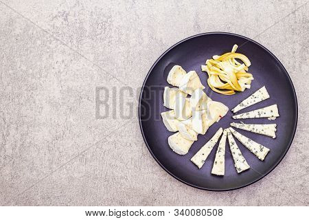 Snack Assorted Cheeses Plate