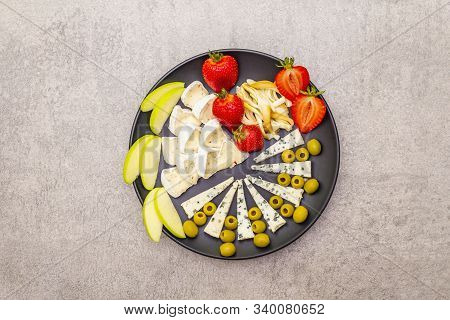 Snack Assorted Cheeses Plate