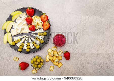 Snack Assorted Cheeses Plate