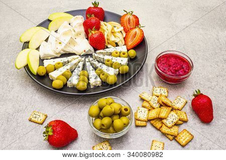 Snack Assorted Cheeses Plate