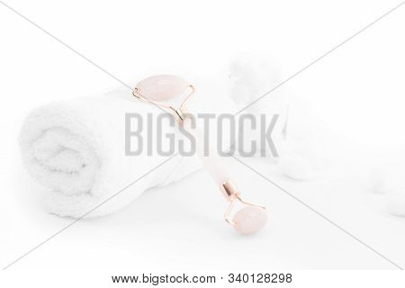 Jade Roller. Jade Face Roller For Beauty Facial Massage Therapy