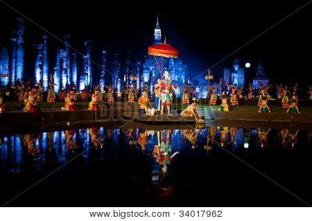 Loy Krathong Festival ukazující ve Wat Mahathat, sukhothai historický Park v severní v Thajsku.