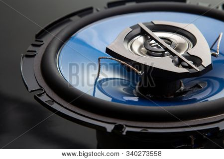 three-way speaker system, coaxial speaker, car audio music, subwoofer. Top view