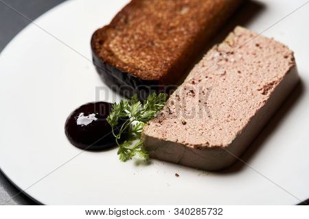 Chicken Liver Pate With Blackcurrant,fig Sauce And Toasted Bread