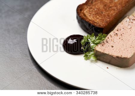 Chicken Liver Pate With Blackcurrant,fig Sauce And Toasted Bread