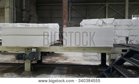 Chain And Roler Conveyor Systems For Transfer Product To Storage In Factory
