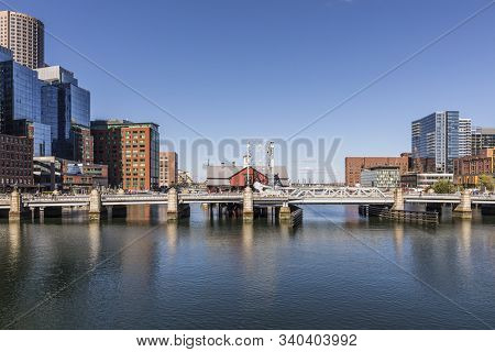 Boston, Usa - Sep 29, 2017: Downtown Boston Skyscraper With Mixture Of Old And Modern Architecture A
