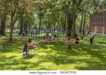 Cambridge, Ma, Usa - September 13, 2017: Students And Tourists Rest In Lawn Chairs In Harvard Yard, 