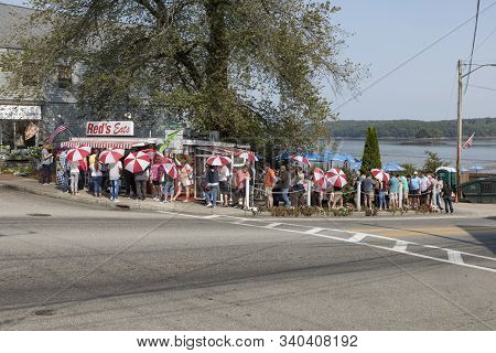 Wiscasset, Usa - Sep 16, 2017: People Lineup For Lunch At World Famous 