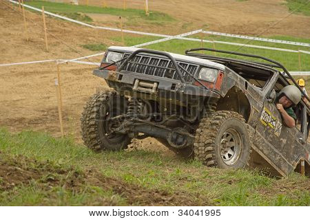 Off-road bil blade grøn stejle skråning