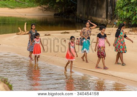 Midigama, Sri Lanka : 2019 Nov 18 :  People Surfing The Beach Whit Golden Sand In Midigama, Sri Lank