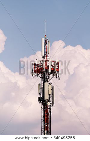 Telecommunication Network Repeaters, Base Transceiver Station. Tower Wireless Communication Antenna 