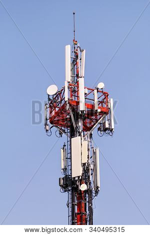 Telecommunication Network Repeaters, Base Transceiver Station. Tower Wireless Communication Antenna 