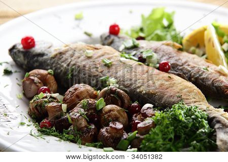 Pesce con funghi