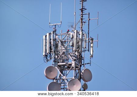 Telecommunication Network Repeaters, Base Transceiver Station. Tower Wireless Communication Antenna 