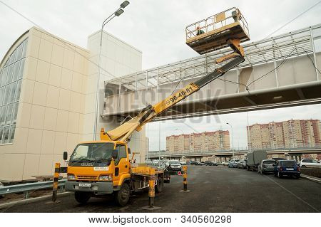 Tyumen, Russia -august 13, 2019: Construction Of A Highway Junction On Fedyuninsky Street. Builder O
