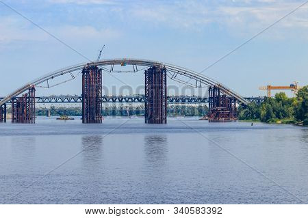 Podilsko-voskresenskyi Bridge Or Podilskyi Metro Bridge Is A Combined Road-rail Bridge Over The Dnie