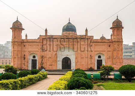 View At The Pari Bibi Tomb In Lalbagh Fort - Dhaka, Bangladesh